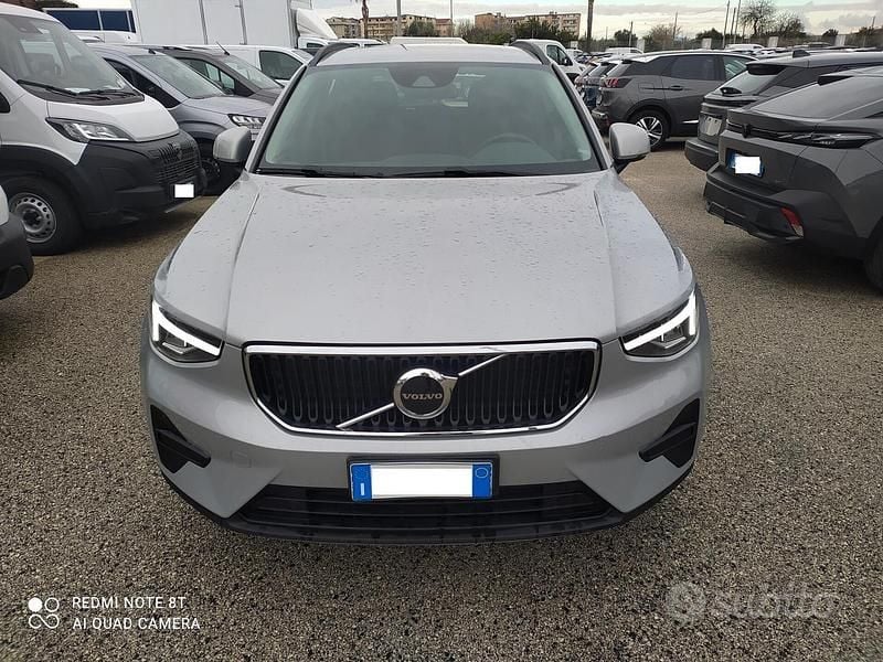 Grigio Usata 2023 Volvo XC40 SUV | 26.500 € (Buon prezzo) - Immagine 1/4