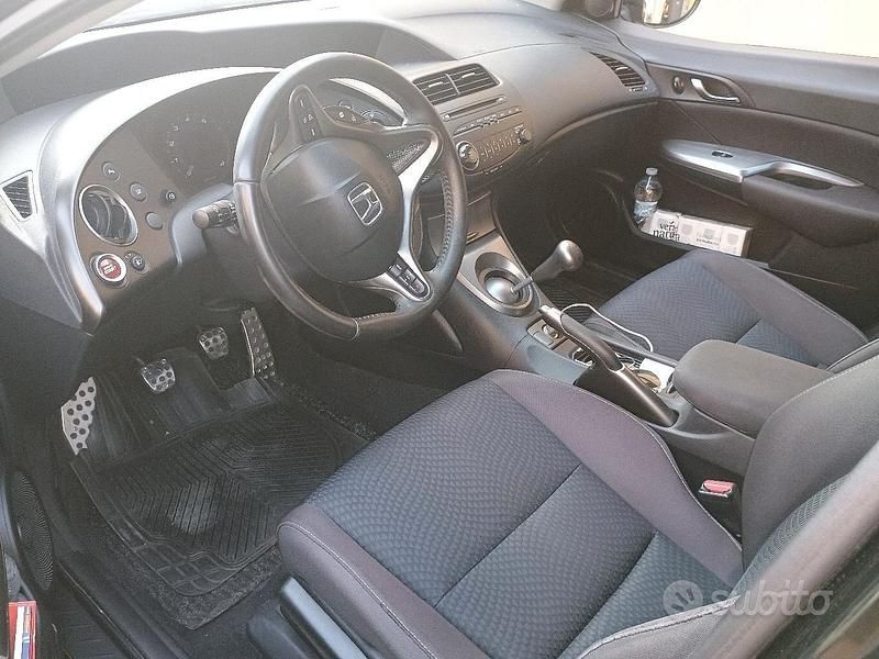 Usata Honda Civic 99 CV (72 kW) 2011 Nero Berlina