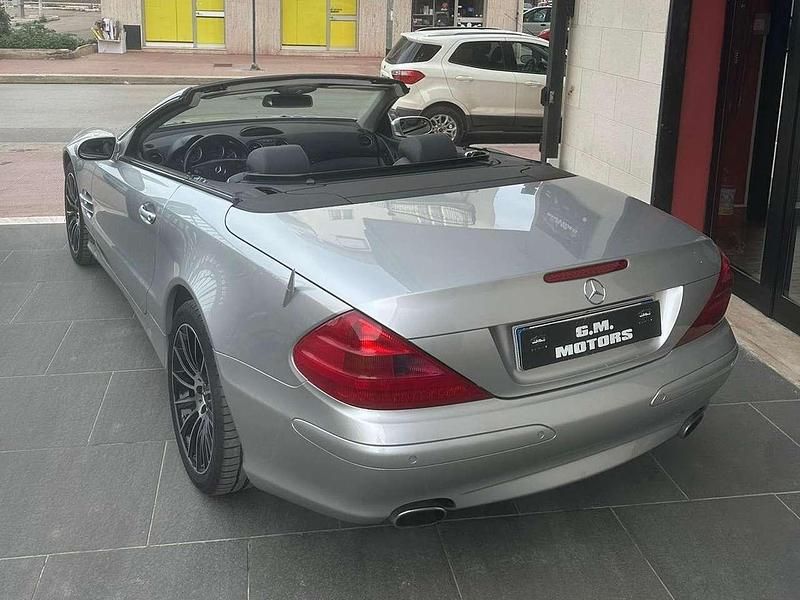 Usata Mercedes SL350 245 CV (180 kW) 2005 Argento Cabrio