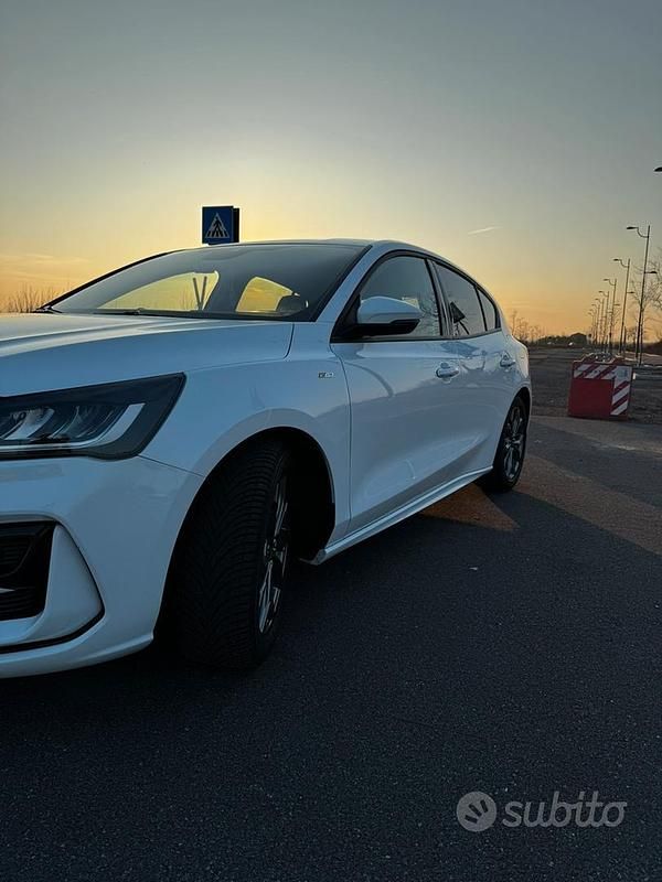 Usata Ford Focus 125 CV (91 kW) 2023 Bianco Berlina