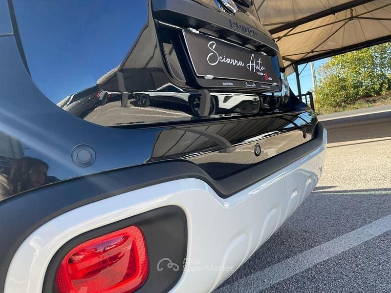 Usata Fiat Panda Cross Cross 71 CV (52 kW) 2025 Nero Utilitaria