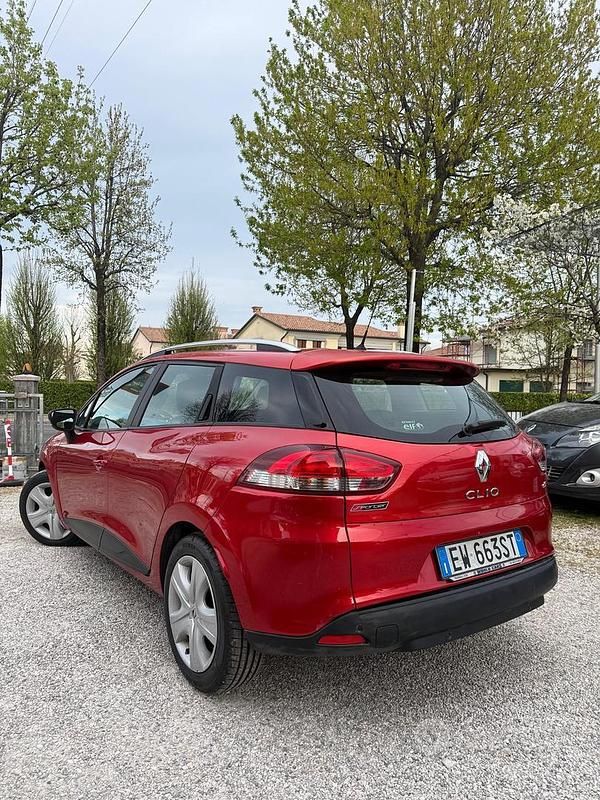 Usata Renault Clio GrandTour 90 CV (66 kW) 2014 Rosso Station wagon