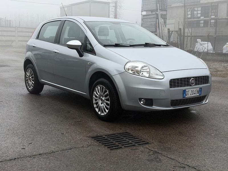 Usata Fiat Grande Punto Dynamic 69 CV (50 kW) 2008 Grigio Utilitaria