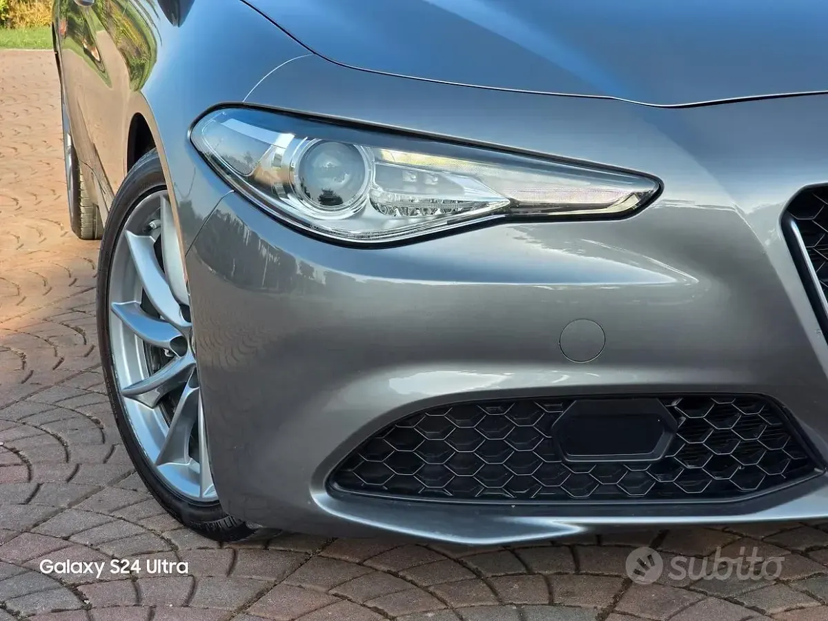 Usata Alfa Romeo Giulia 150 CV (110 kW) 2018 Grigio Berlina