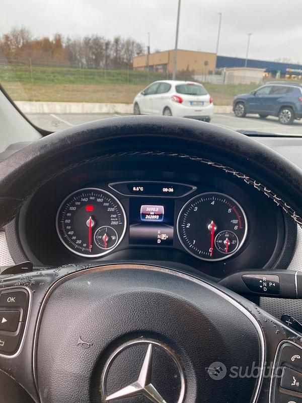 Usata Mercedes B180 109 CV (80 kW) 2018 Bianco Utilitaria