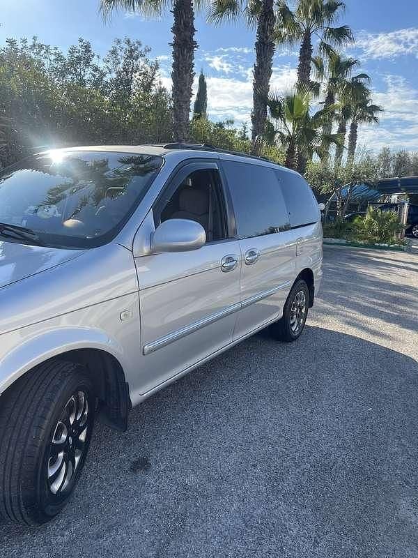 Usata Kia Carnival EX 145 CV (106 kW) 2004 Grigio Monovolume