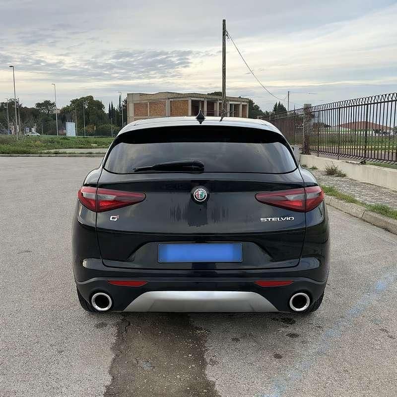Usata Alfa Romeo Stelvio Executive 209 CV (153 kW) 2018 Nero SUV