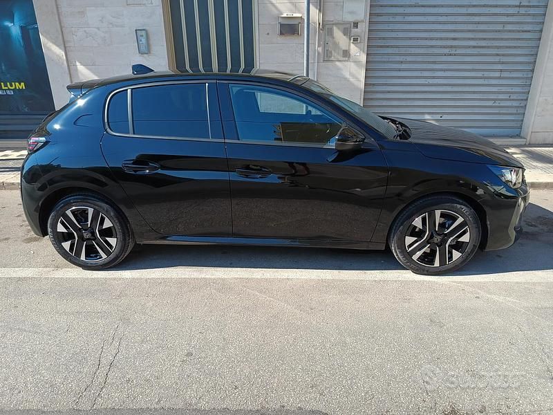 Nuova Peugeot 208 101 CV (74 kW) 2025 Nero Utilitaria