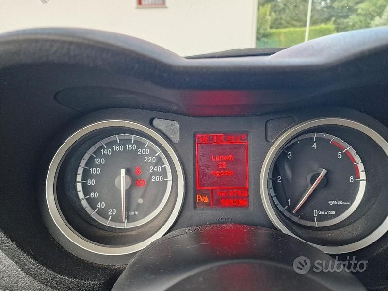 Usata Alfa Romeo 159 150 CV (110 kW) 2007 Marrone Station wagon