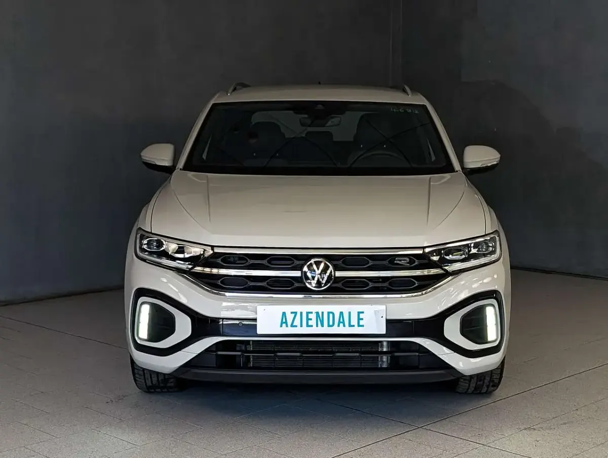 Usata VW T-Roc R-line 110 CV (80 kW) 2024 Grigio ascot SUV