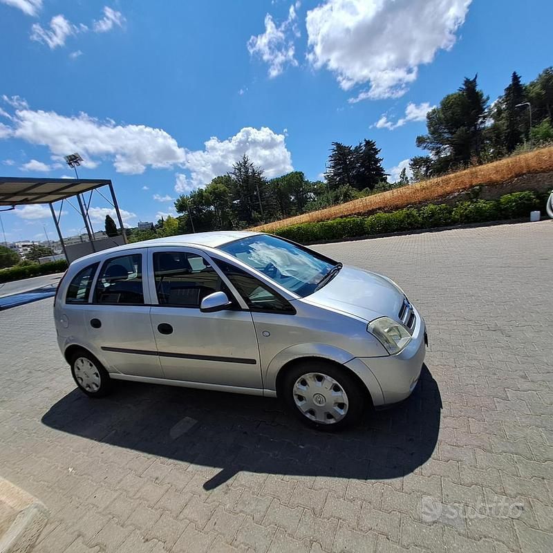 Usata Opel Meriva 75 CV (55 kW) 2004 Grigio Monovolume