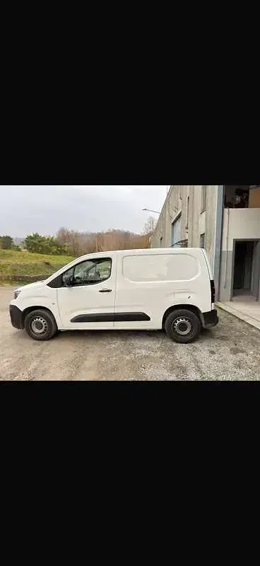 Usata Peugeot Partner 102 CV (75 kW) 2022 Monovolume