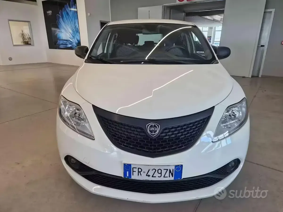 Usata Lancia Ypsilon 69 CV (50 kW) 2018 Bianco Utilitaria