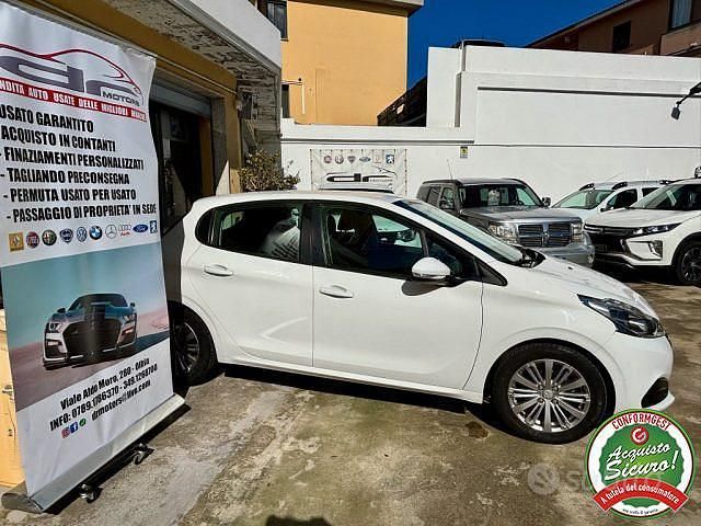 Begagnad Peugeot 208 Allure 102 HK (75 kW) 2019 Vit Halvkombi