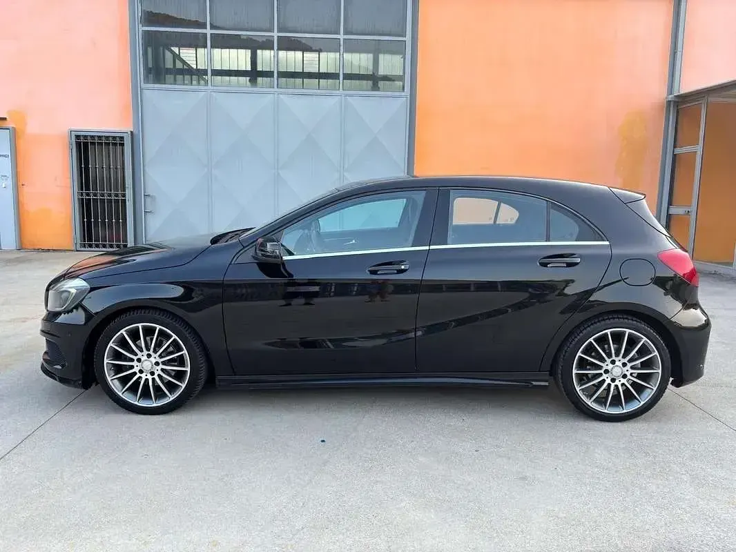 Usata Mercedes A180 Premium 109 CV (80 kW) 2016 Nero Utilitaria