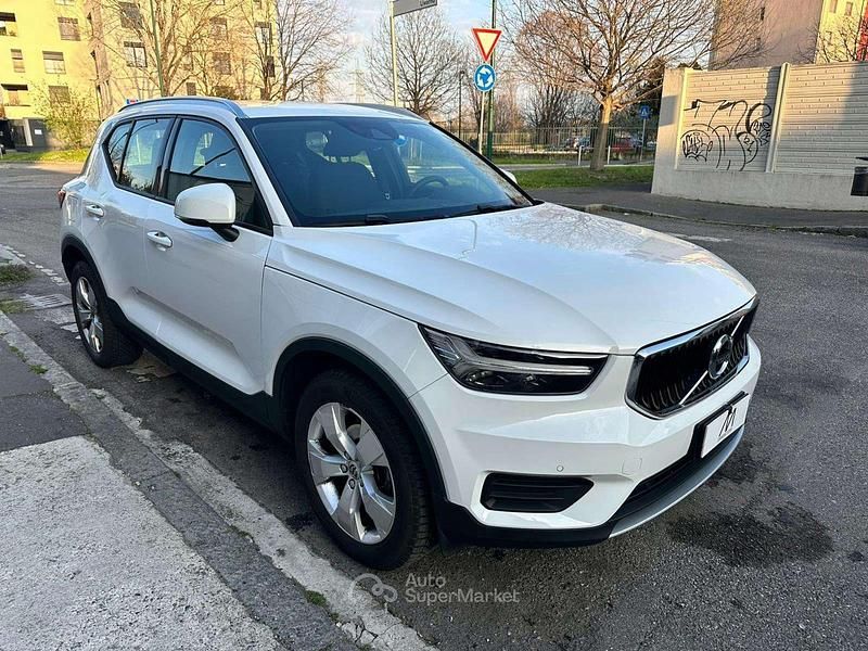 Usata Volvo XC40 Momentum 129 CV (94 kW) 2021 Bianco SUV