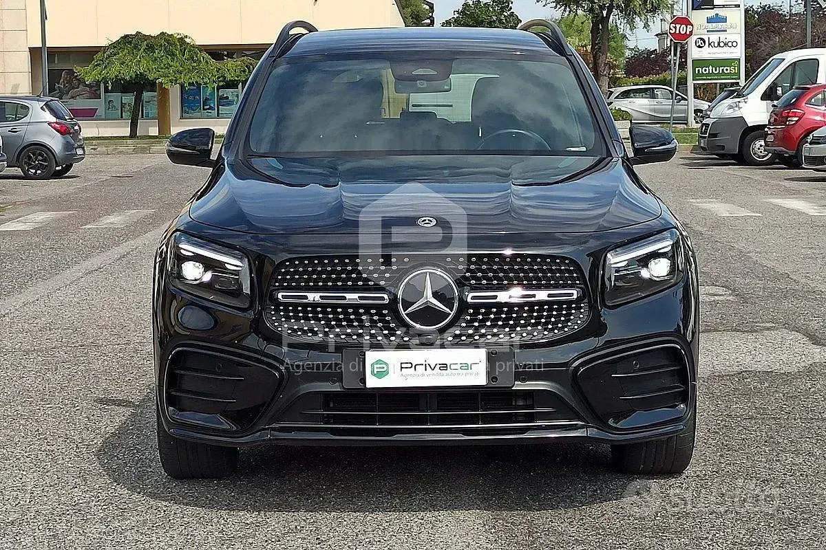 Usata Mercedes GLB200 AMG line 150 CV (110 kW) 2024 Nero SUV