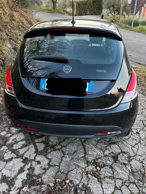 Usata Lancia Ypsilon 69 CV (50 kW) 2022 Nero Utilitaria