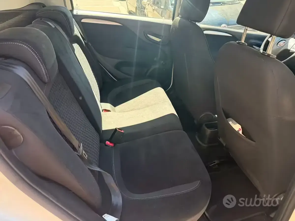 Usata Fiat Grande Punto 75 CV (55 kW) 2015 Bianco Utilitaria