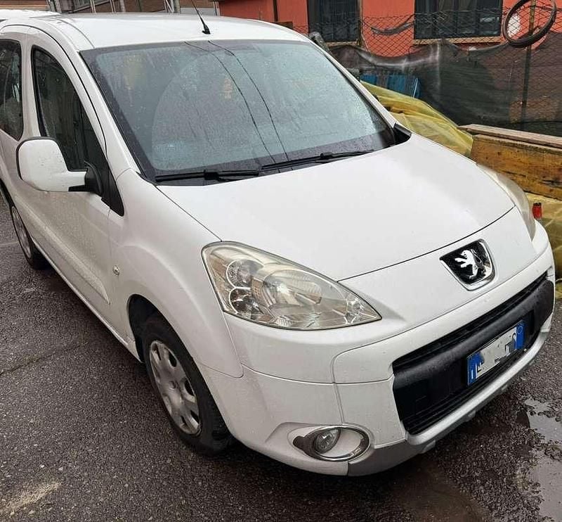 Usata Peugeot TePee Premium 90 CV (66 kW) 2011 Bianco Station wagon