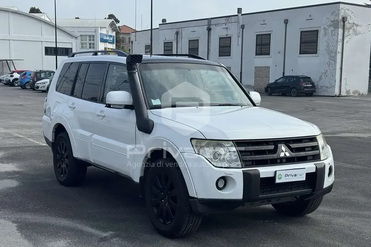 Usata Mitsubishi Pajero Instyle 170 CV (125 kW) 2007 Bianco SUV