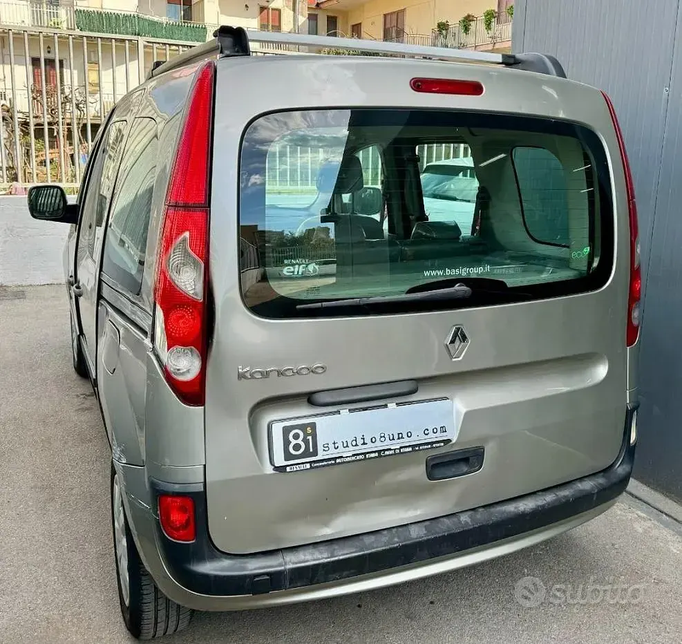 Usata Renault Kangoo 90 CV (66 kW) 2011 Grigio Monovolume