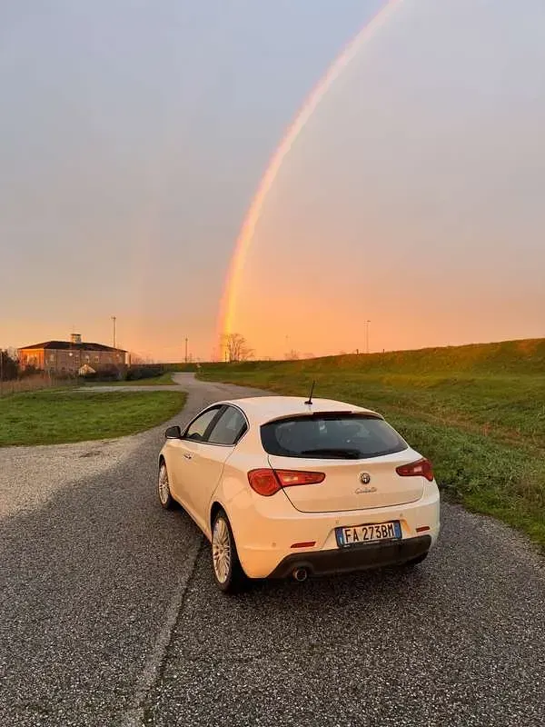 Usata Alfa Romeo Giulietta Exclusive 120 CV (88 kW) 2015 Utilitaria