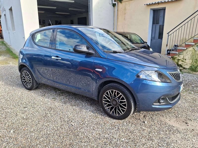 Usata Lancia Ypsilon 69 CV (50 kW) 2024 Blu Utilitaria