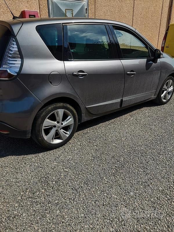 Usata Renault Scénic III XMOD 131 CV (96 kW) 2013 Grigio Monovolume