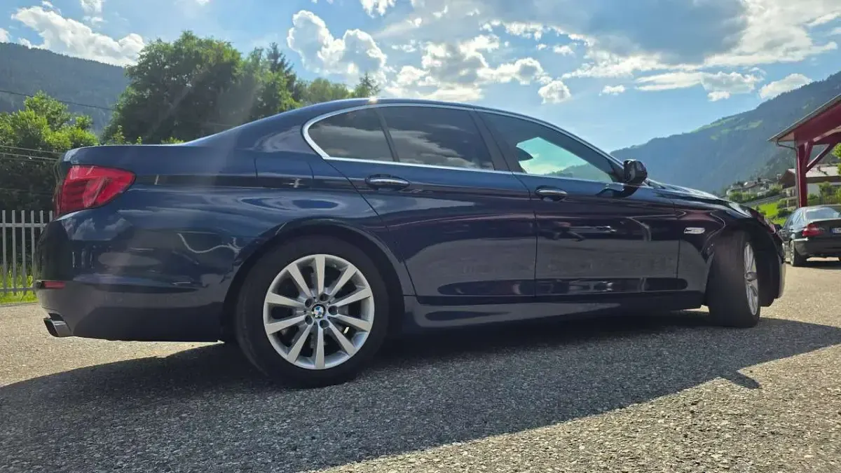 Usata BMW 550 408 CV (300 kW) 2012 Blu/azzurro Berlina