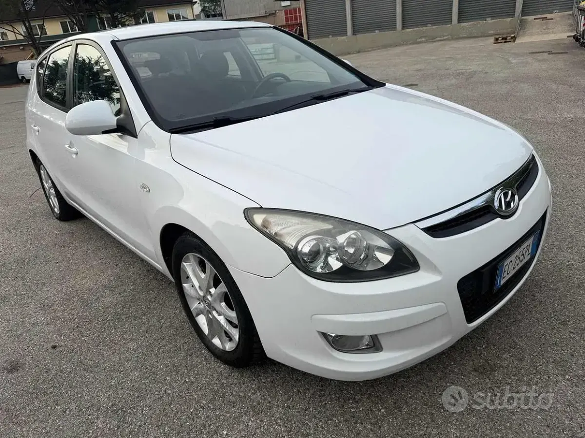 Usata Hyundai i30 Limited 90 CV (66 kW) 2010 Bianco Berlina