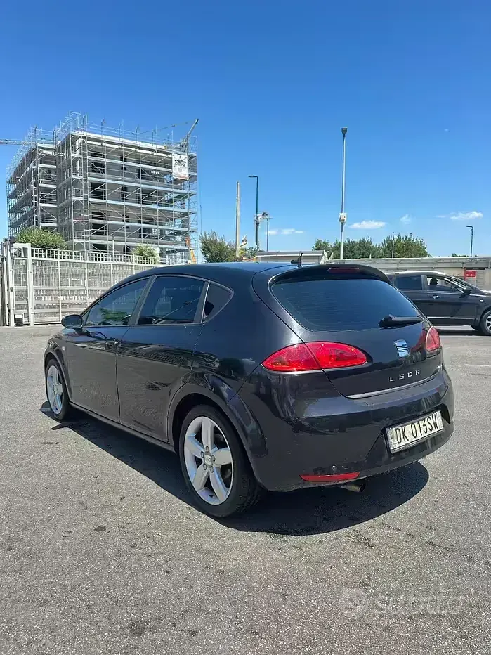 Usata Seat Leon 105 CV (77 kW) 2007 Nero Utilitaria