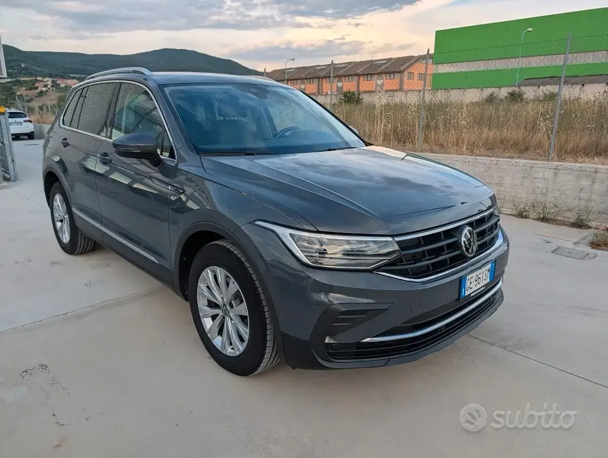 Usata VW Tiguan Life 150 CV (110 kW) 2021 Grigio SUV