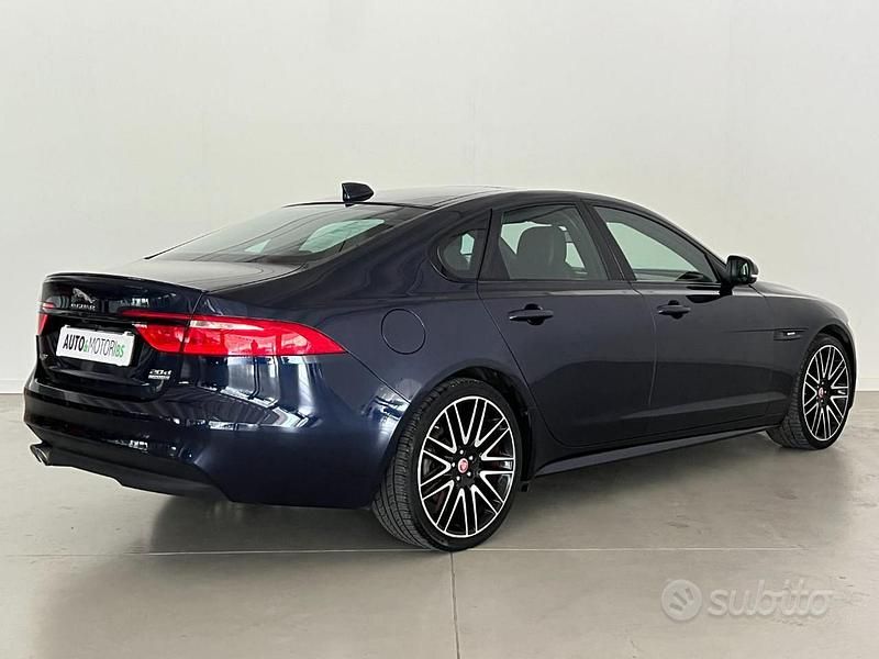Usata Jaguar XF R-Sport 180 CV (132 kW) 2016 Blu Berlina
