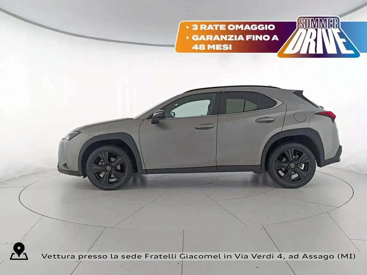 Usata Lexus UX 250h 184 CV (135 kW) 2022 Grigio SUV
