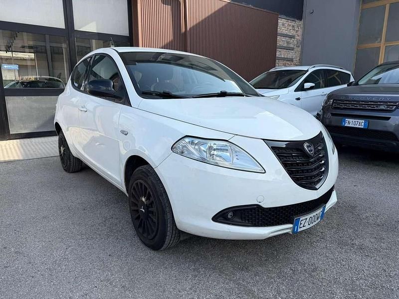 Usata Lancia Ypsilon Gold 80 CV (58 kW) 2015 Bianco Utilitaria