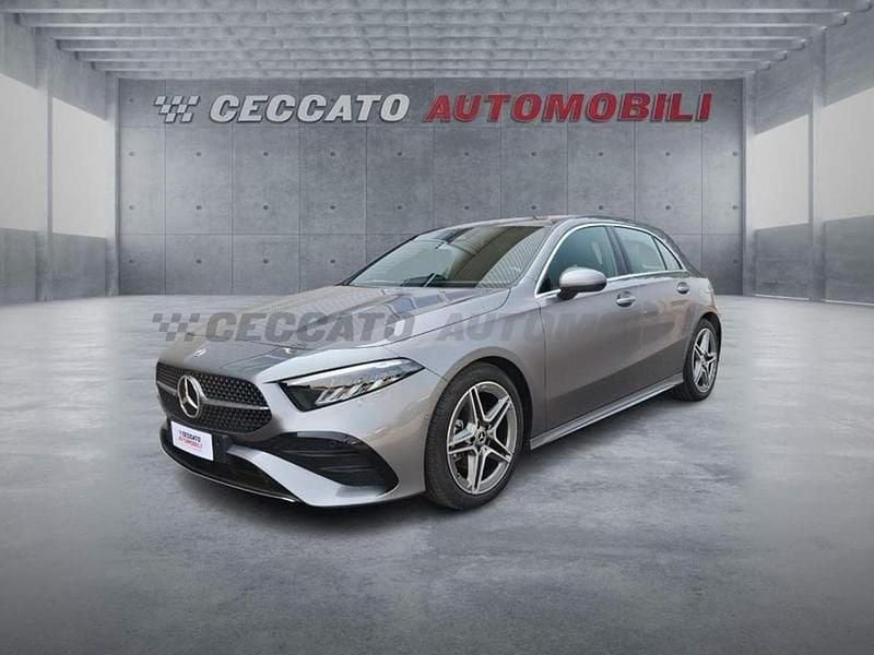 Grigio Usata 2023 Mercedes A180 AMG Line Premium Due volumi | 31.600 € (Ottimo prezzo) - Immagine 1/4