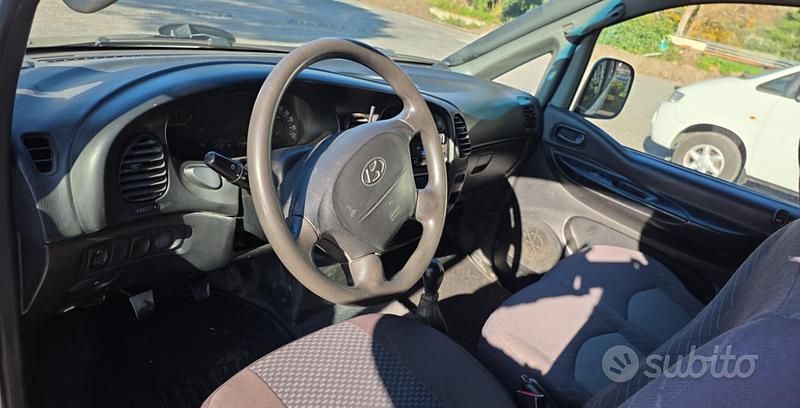 Begagnad Hyundai H-1 140 HK (102 kW) 2006 Vit Minibuss