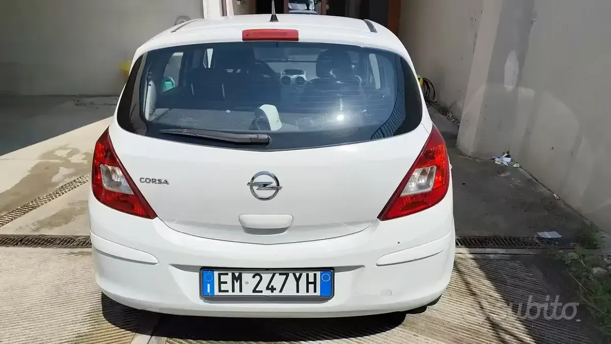 Usata Opel Corsa 85 CV (62 kW) 2012 Bianco Utilitaria