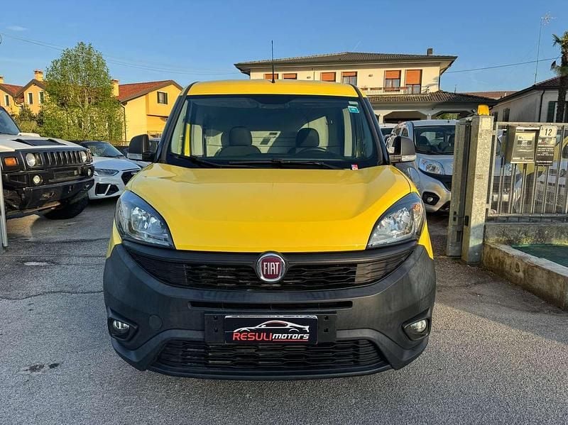 Usado Fiat Doblò 95 HP (69 kW) 2019 Amarelo Monovolume