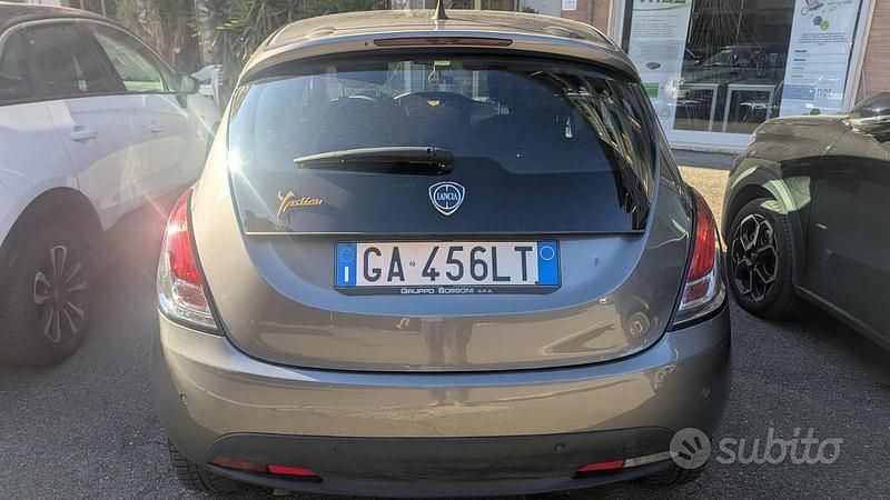 Usata Lancia Ypsilon 69 CV (50 kW) 2020 Grigio Utilitaria