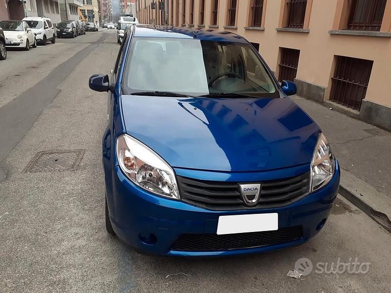 Usata Dacia Sandero 70 CV (51 kW) 2009 Blu Utilitaria