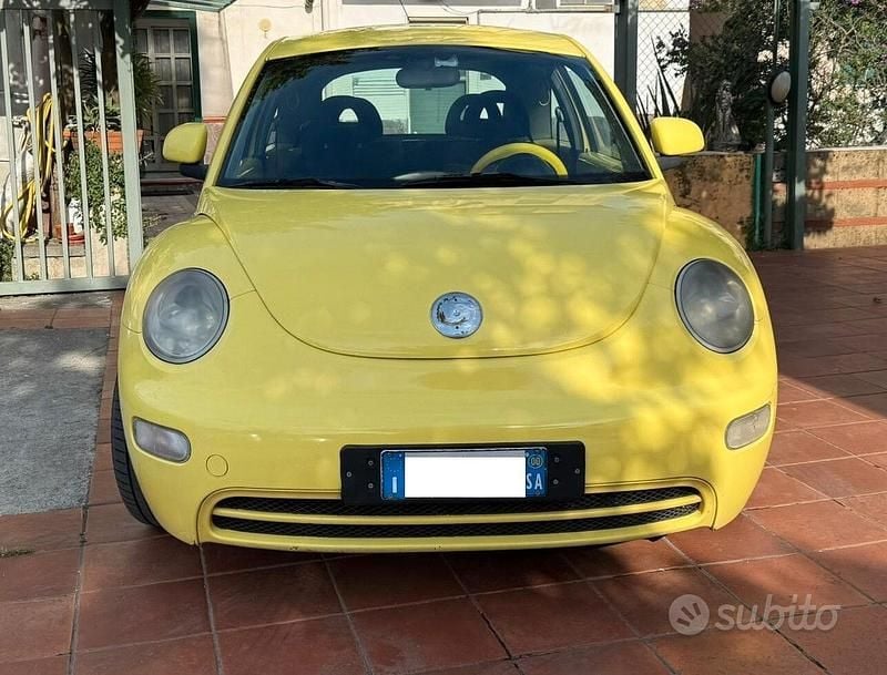 Usata VW New Beetle 90 CV (66 kW) 2000 Giallo Utilitaria