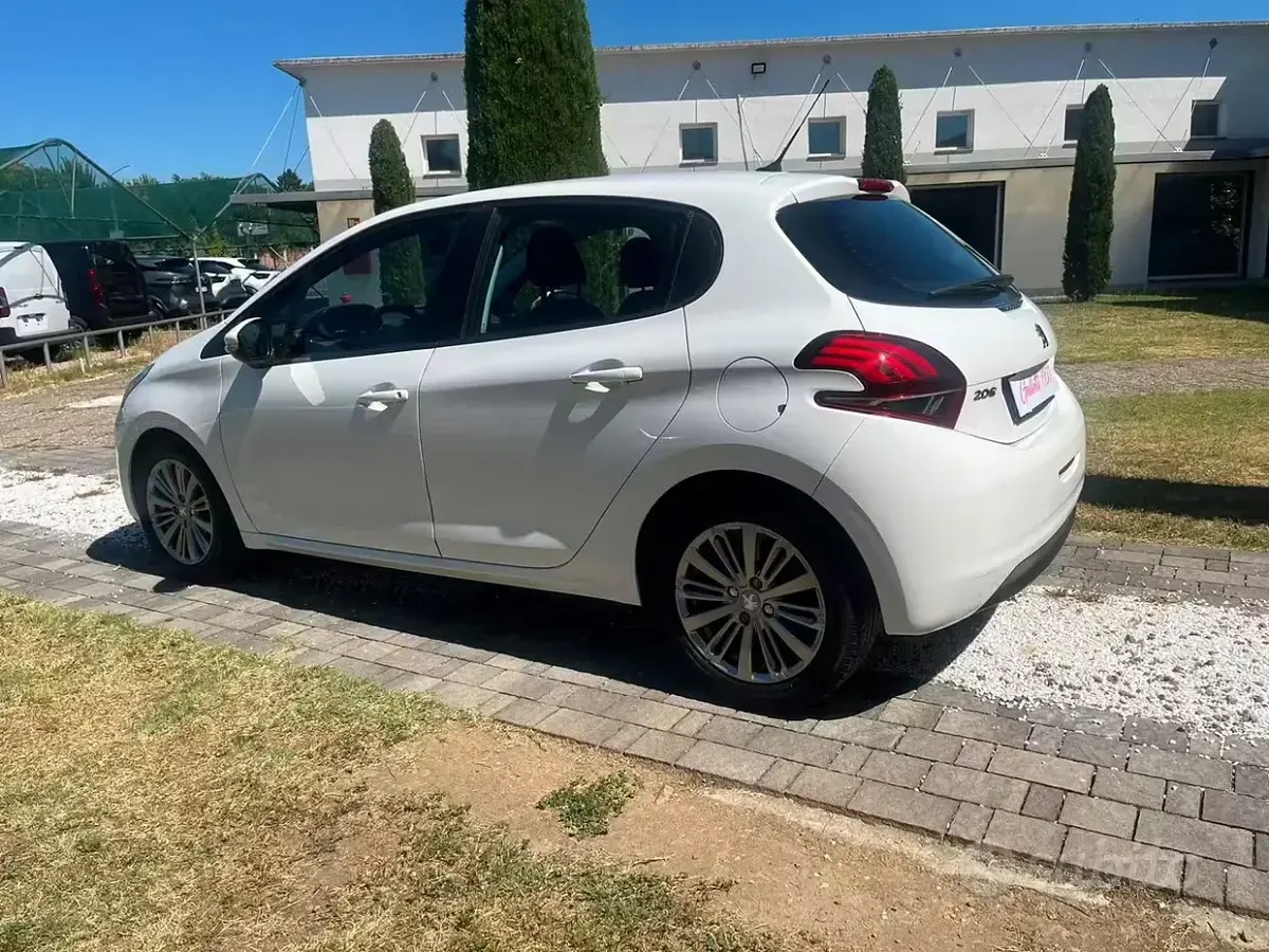 Usata Peugeot 208 Active 83 CV (61 kW) 2018 Bianco Utilitaria