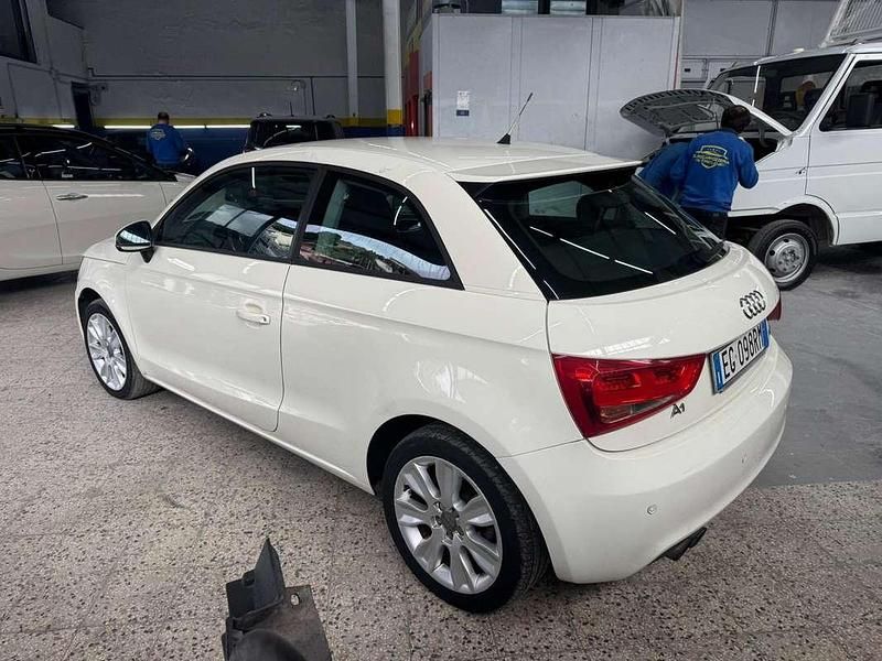 Usata Audi A1 Ambition 122 CV (89 kW) 2011 Bianco Utilitaria