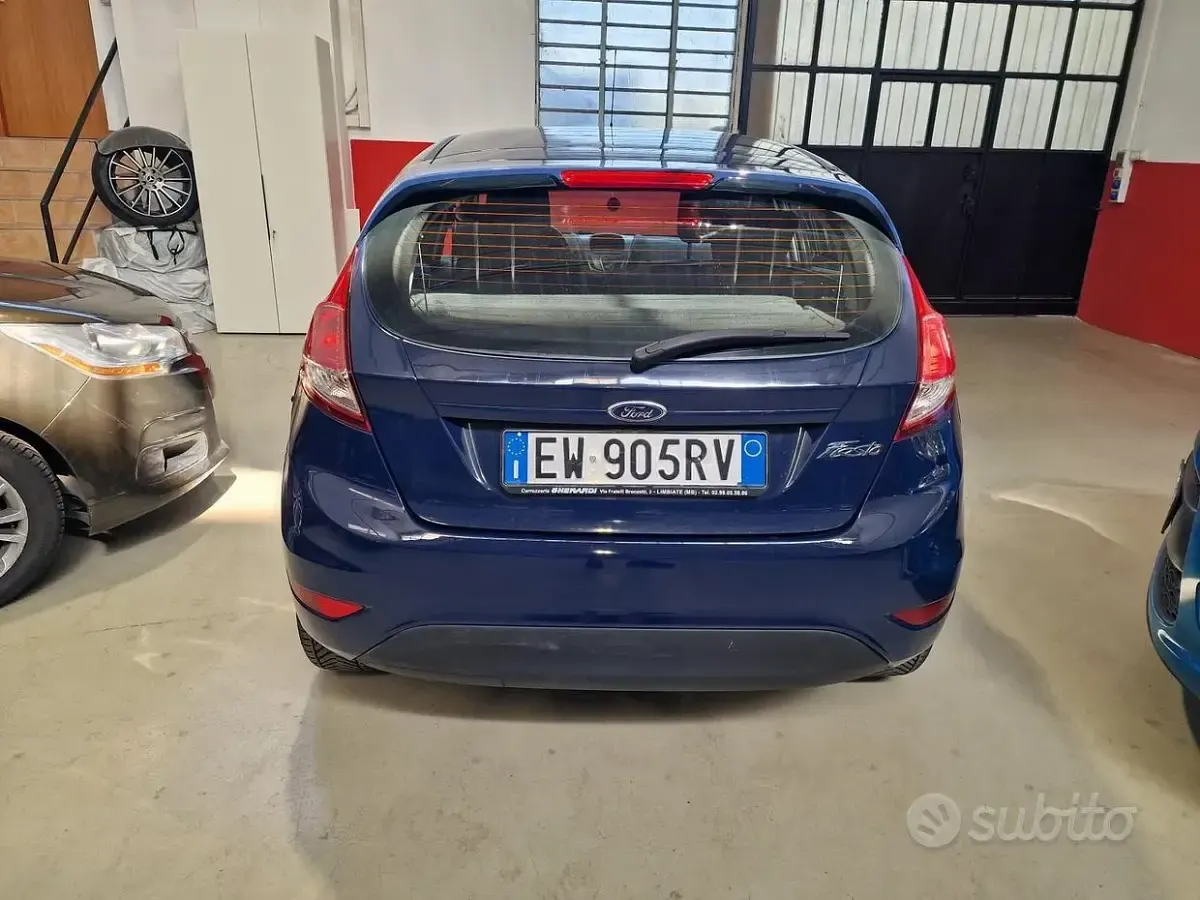 Usata Ford Fiesta Titanium 97 CV (71 kW) 2014 Blu Utilitaria