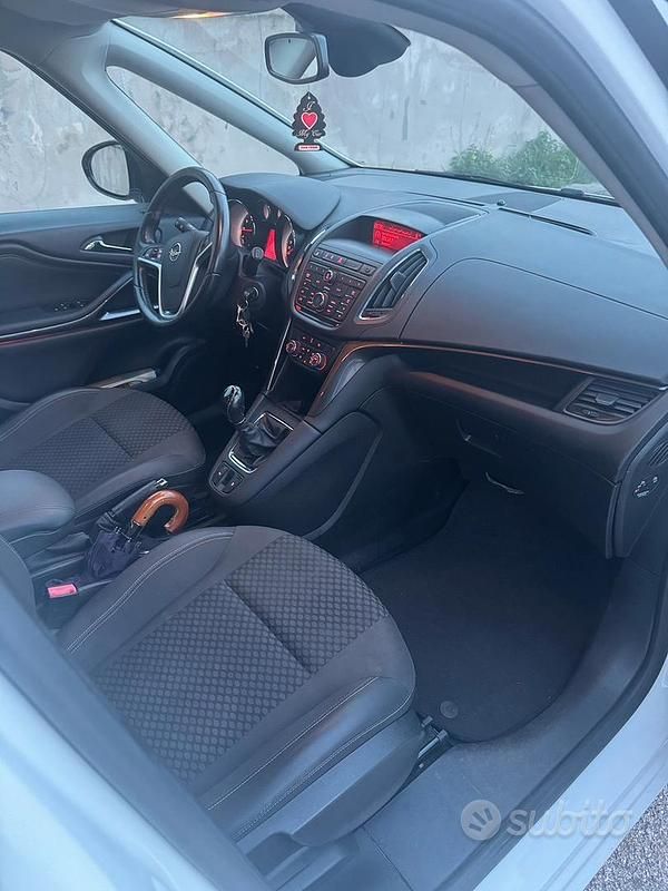 Usata Opel Zafira 150 CV (110 kW) 2016 Bianco Monovolume