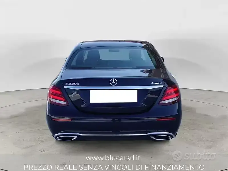 Usata Mercedes E220 194 CV (142 kW) 2018 Bluazzurro Berlina