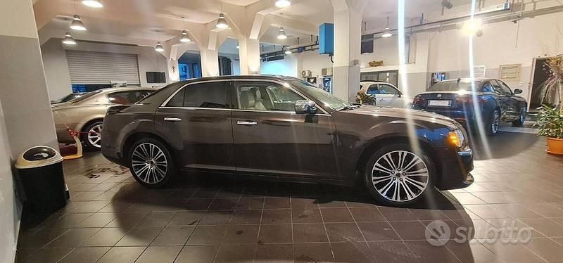 Usata Lancia Thema 239 CV (175 kW) 2011 Marrone Berlina