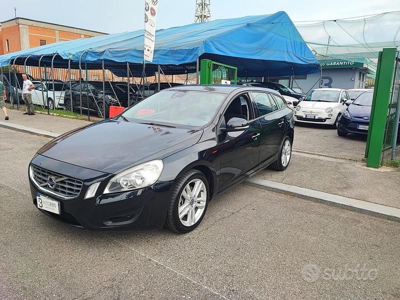 Usata Volvo V60 Summum 163 CV (119 kW) 2011 Nero Station wagon